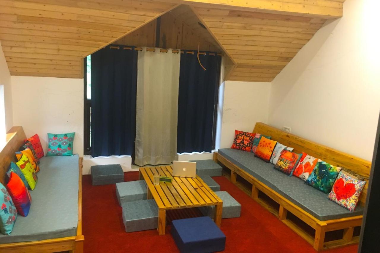 Utopia Hostels Dharamkot Mcleodganj Дармсала Екстер'єр фото