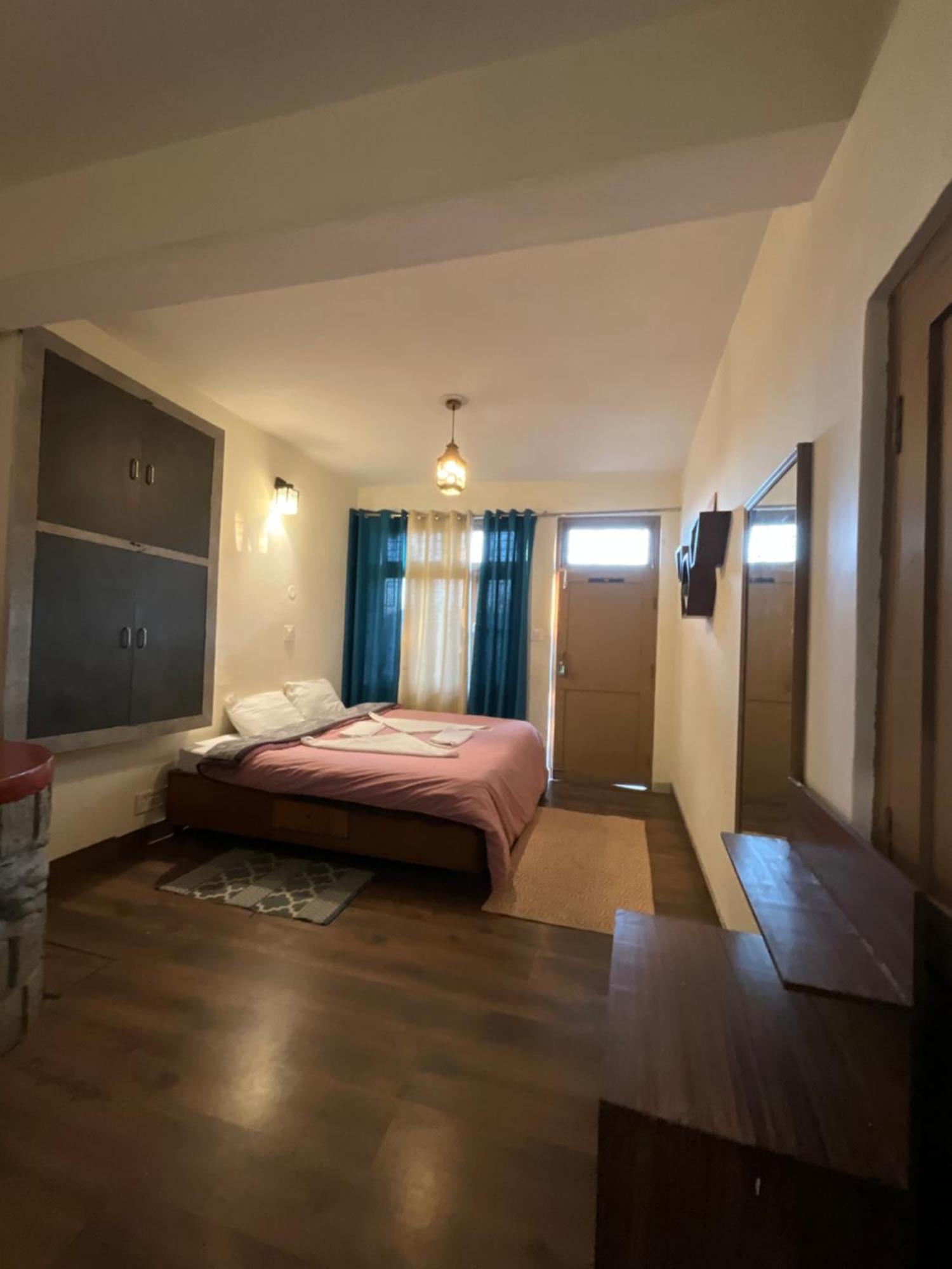 Utopia Hostels Dharamkot Mcleodganj Дармсала Екстер'єр фото