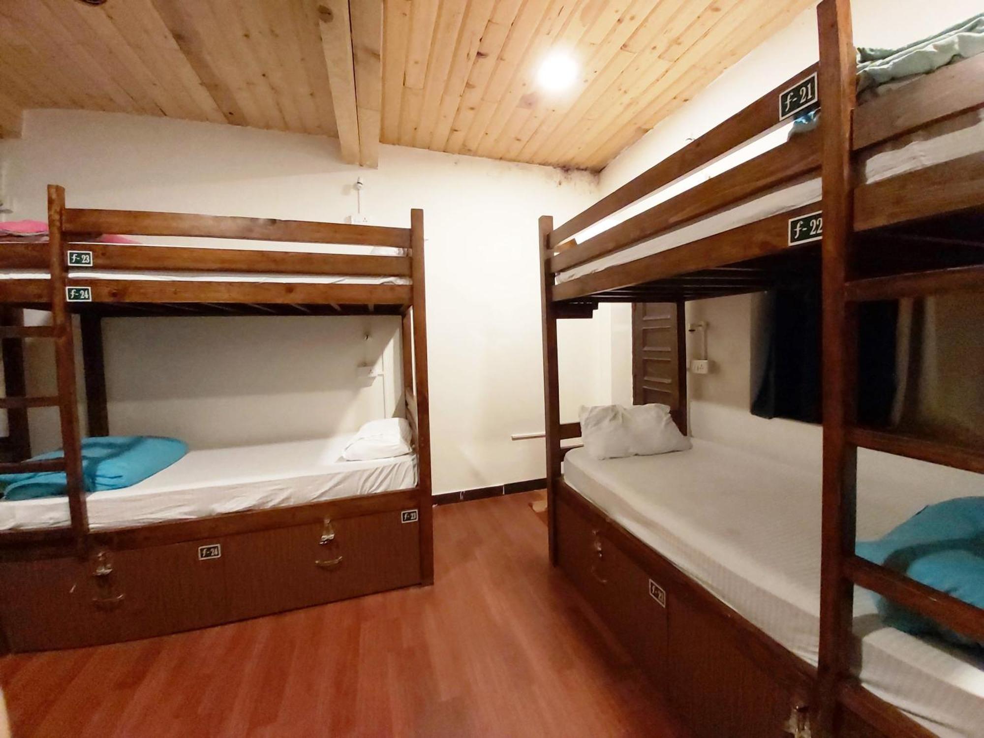 Utopia Hostels Dharamkot Mcleodganj Дармсала Екстер'єр фото