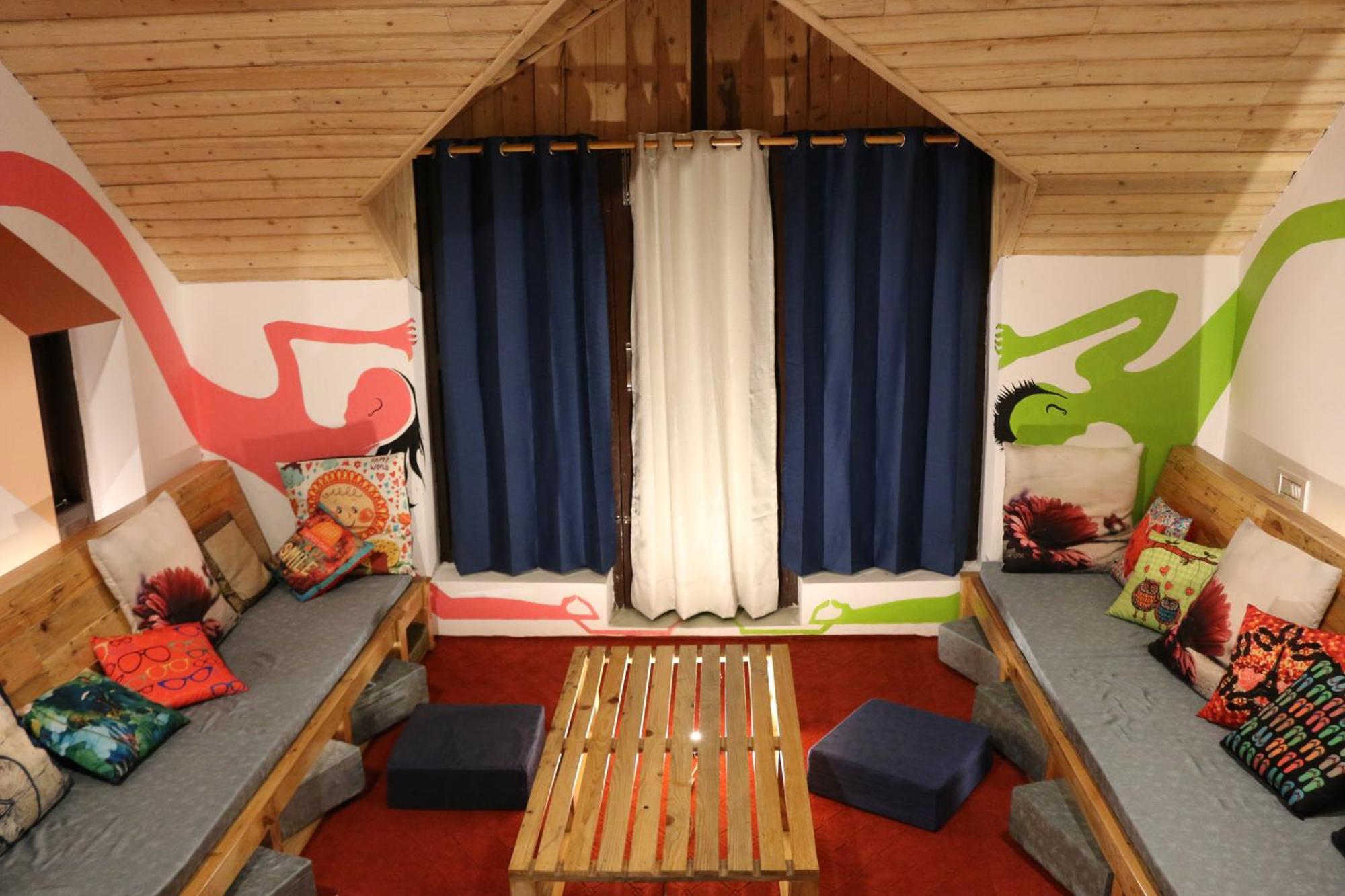 Utopia Hostels Dharamkot Mcleodganj Дармсала Екстер'єр фото
