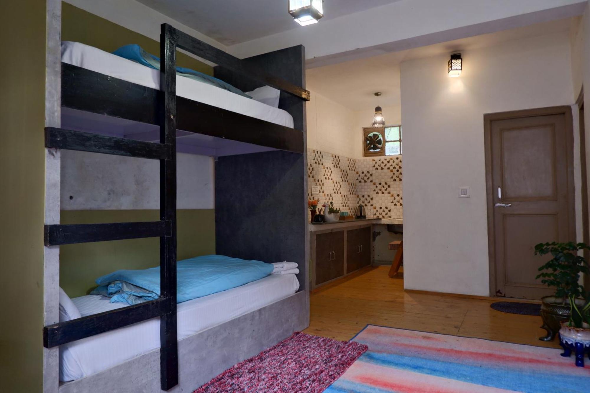 Utopia Hostels Dharamkot Mcleodganj Дармсала Екстер'єр фото
