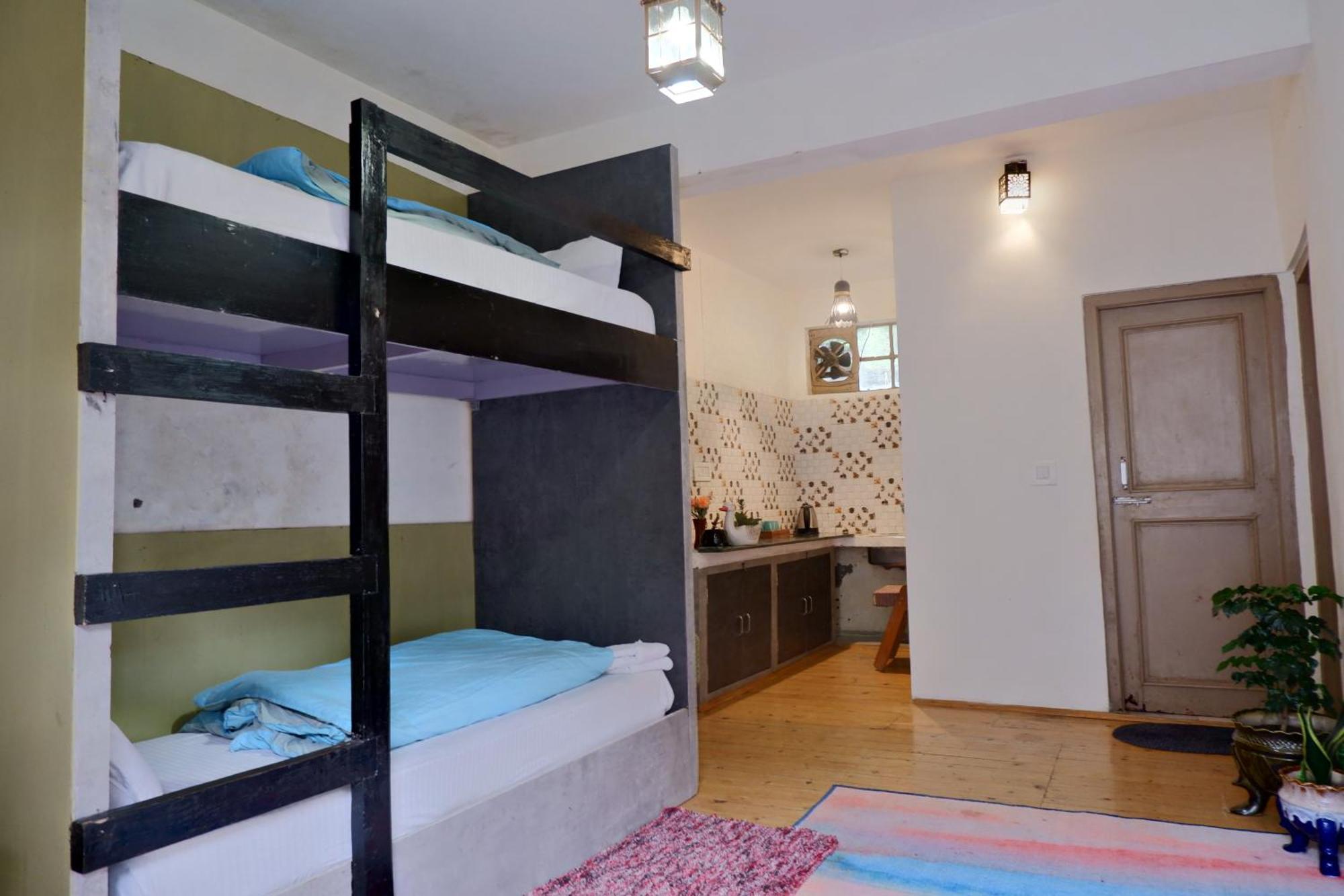 Utopia Hostels Dharamkot Mcleodganj Дармсала Екстер'єр фото
