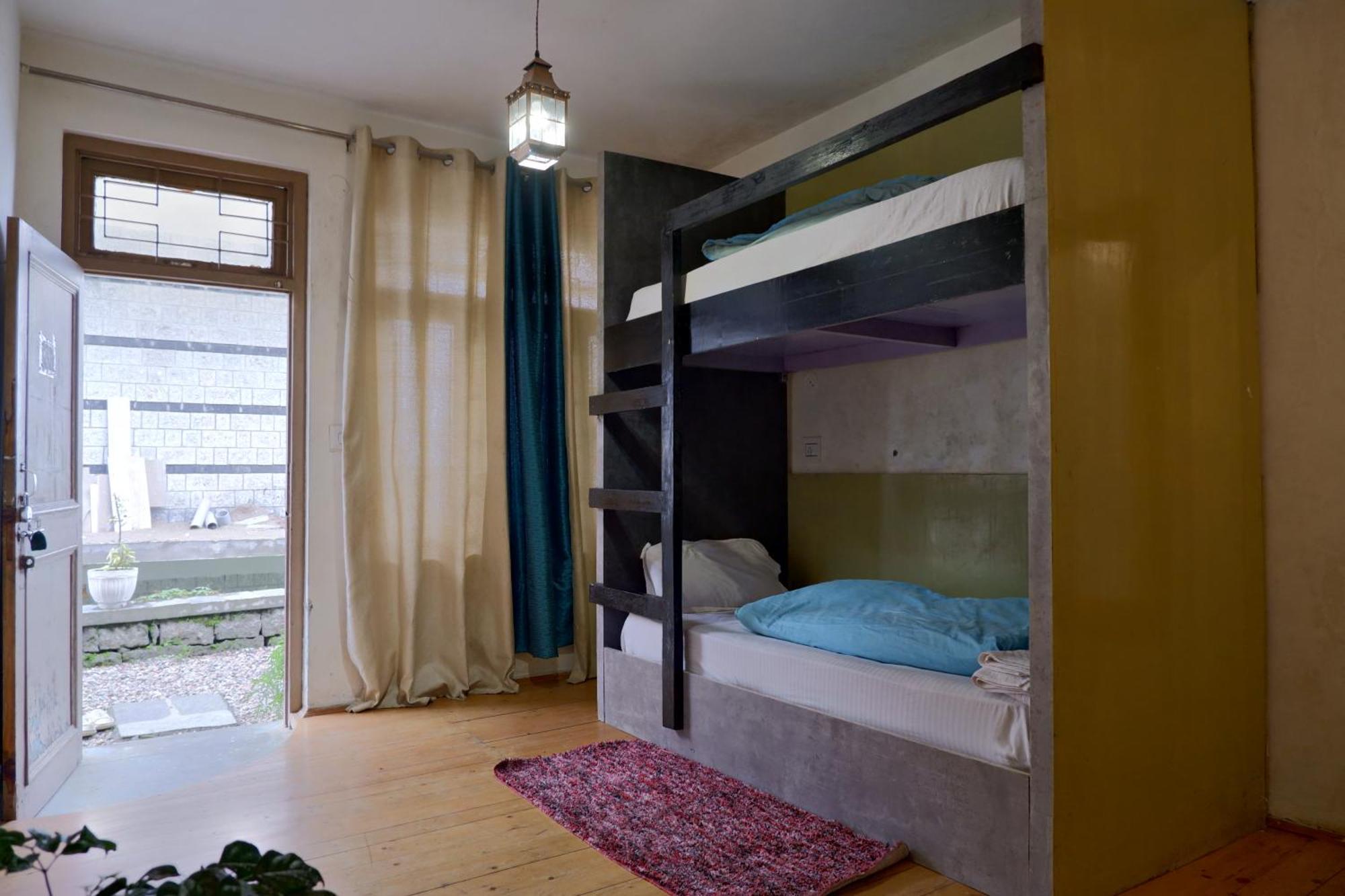 Utopia Hostels Dharamkot Mcleodganj Дармсала Екстер'єр фото