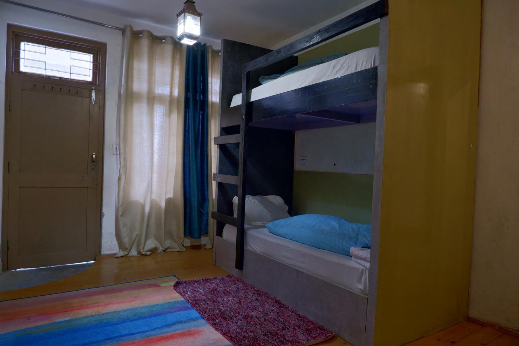Utopia Hostels Dharamkot Mcleodganj Дармсала Екстер'єр фото