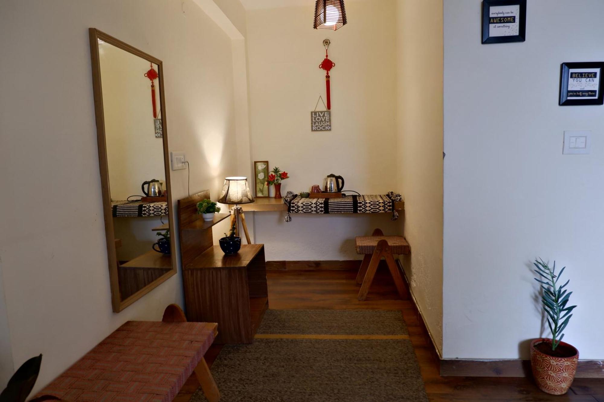 Utopia Hostels Dharamkot Mcleodganj Дармсала Екстер'єр фото