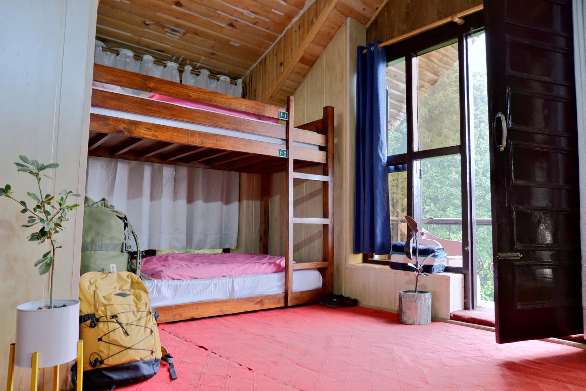 Utopia Hostels Dharamkot Mcleodganj Дармсала Екстер'єр фото
