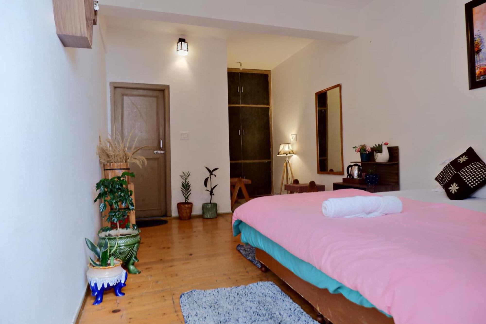 Utopia Hostels Dharamkot Mcleodganj Дармсала Екстер'єр фото