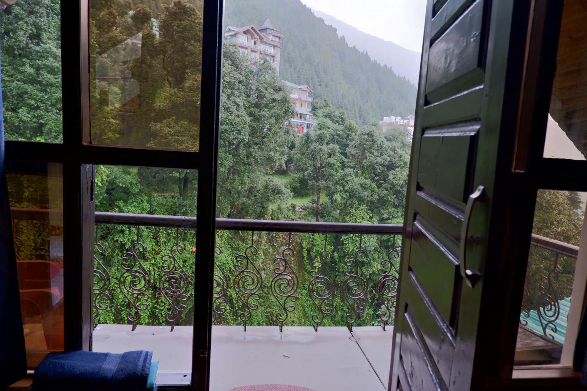 Utopia Hostels Dharamkot Mcleodganj Дармсала Екстер'єр фото
